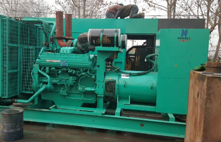 雨湖发电机组如何判断水冷式机油散热器内部是否需要清洗？